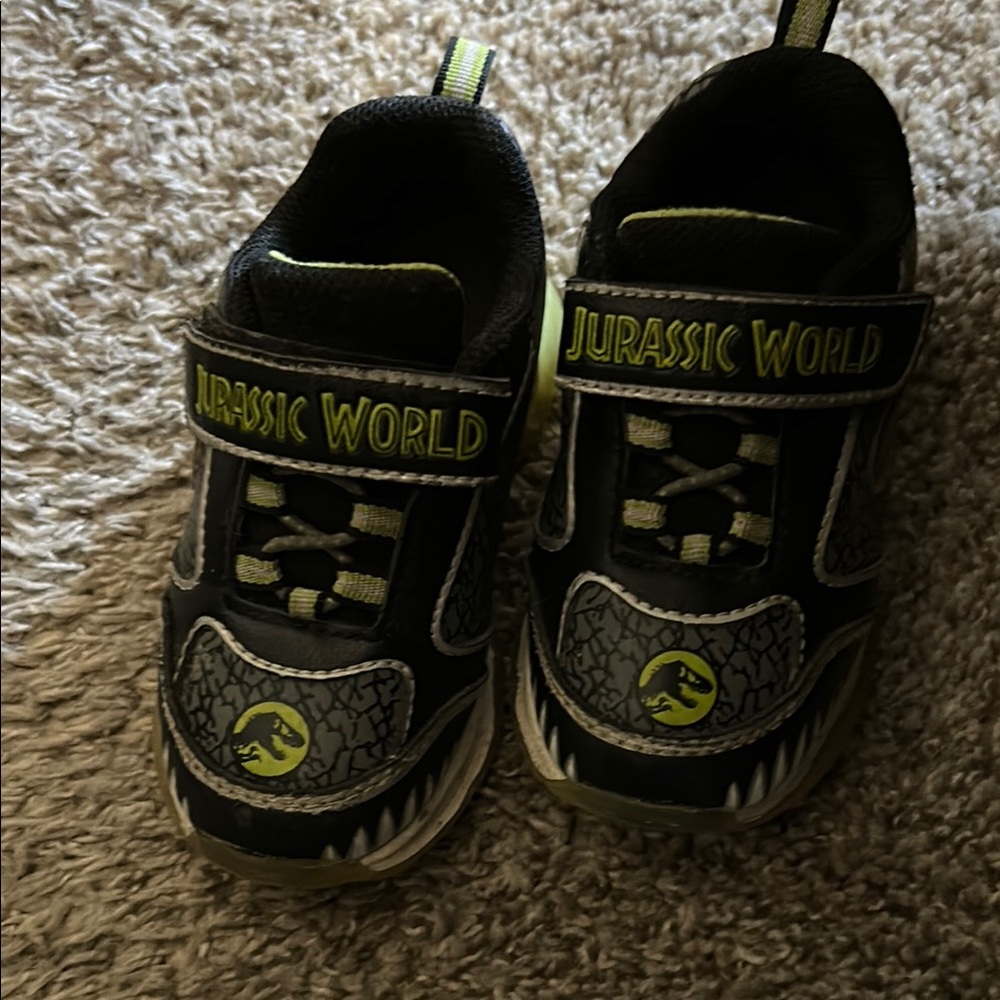 Black and Green Sneakers with Velcro Strap